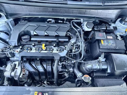 Used 2025 Hyundai Venue SEL FWD image 12