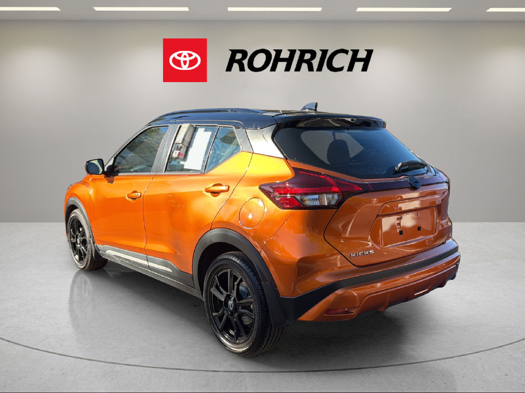Used 2023 Nissan Kicks SR w/ SR Premium Package FWD image 8