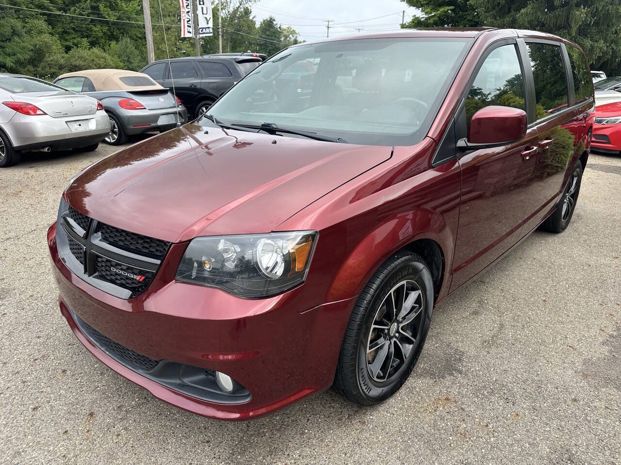Used 2018 Dodge Grand Caravan SE FWD image 2