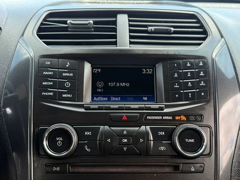 Used 2017 Ford Explorer XLT AWD/4WD image 31
