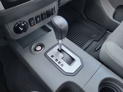 Used 2020 Nissan Frontier SV w/ Midnight Edition Floor Mats image 29