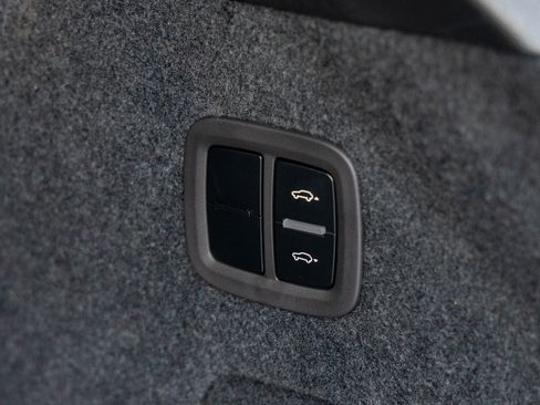 Certified 2025 Porsche Cayenne S image 44