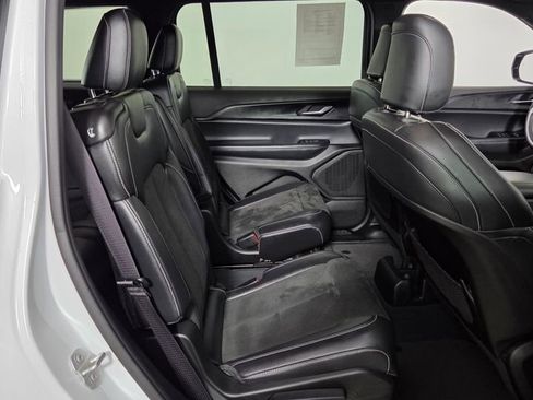 Used 2023 Jeep Grand Cherokee L Altitude image 35