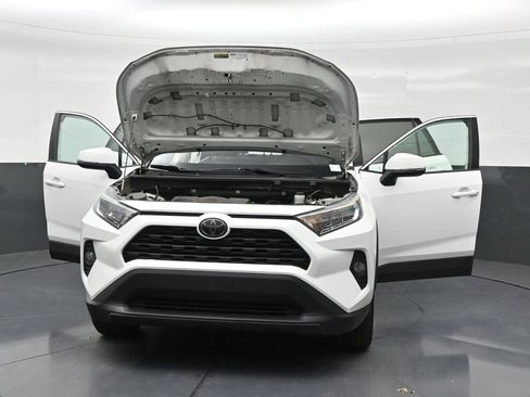 Used 2019 Toyota RAV4 XLE Premium FWD image 33