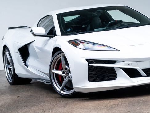 Used 2025 Chevrolet Corvette E-Ray AWD/4WD image 2