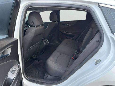 Used 2017 Chevrolet Malibu LT image 10