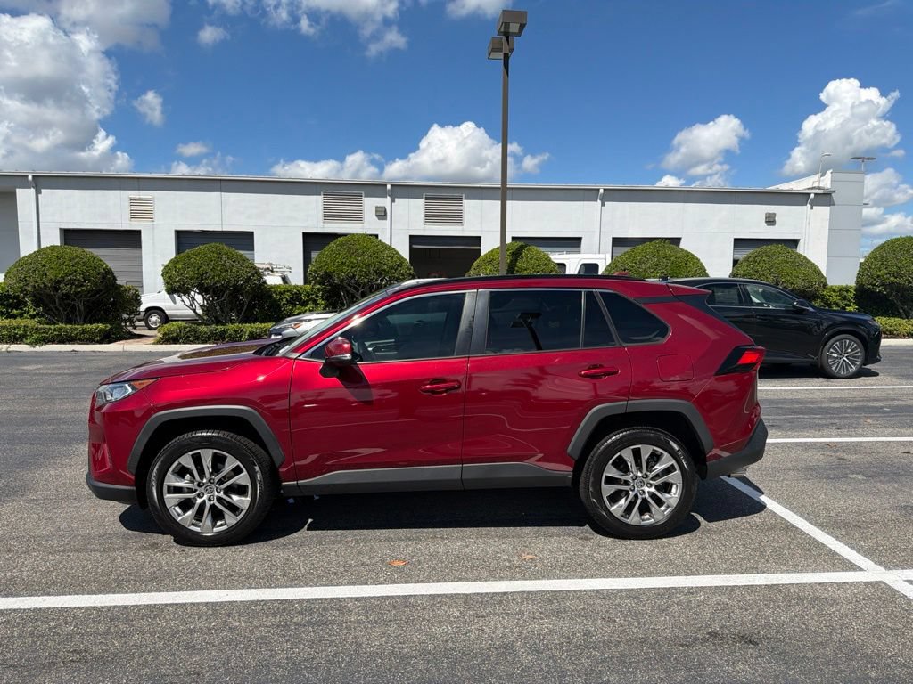 Used 2021 Toyota RAV4 XLE Premium FWD image 4