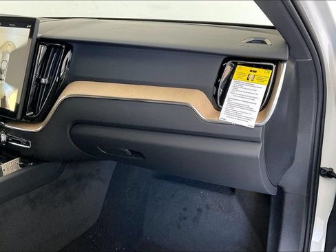 New 2026 Volvo XC60 T8 Plus w/ Protection Package Premier AWD/4WD image 10