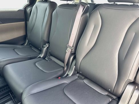 New 2026 Kia Carnival EX image 11