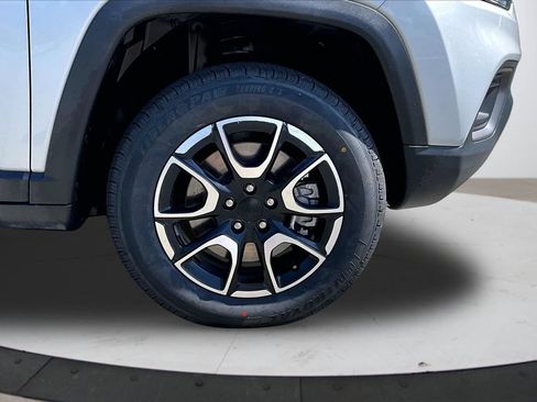 Used 2024 Jeep Compass Trailhawk AWD/4WD image 31