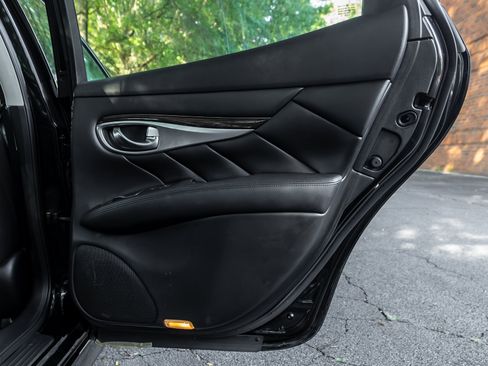 Used 2019 INFINITI Q70 Luxe RWD image 34