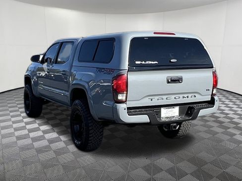 Used 2019 Toyota Tacoma TRD Sport w/ Technology Package AWD/4WD image 4