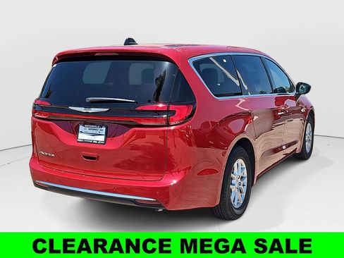 New 2025 Chrysler Pacifica Select image 3