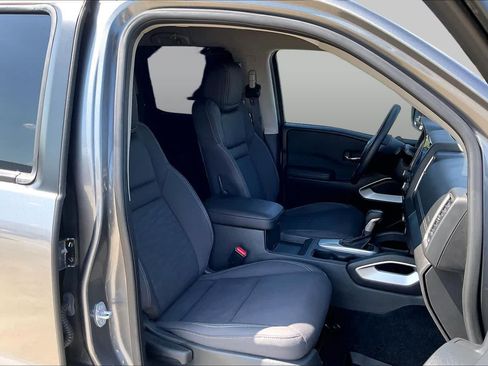 Used 2024 Nissan Frontier SV w/ Technology Package RWD image 9