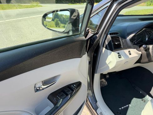 Used 2013 Toyota Venza LE AWD/4WD image 12