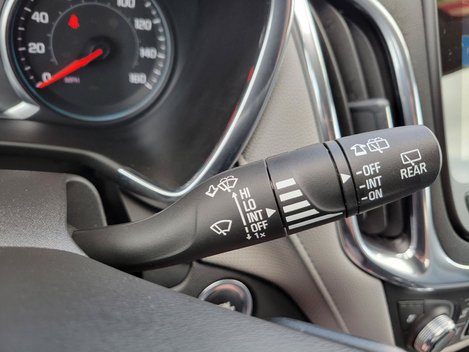 Used 2020 Chevrolet Equinox Premier FWD image 17