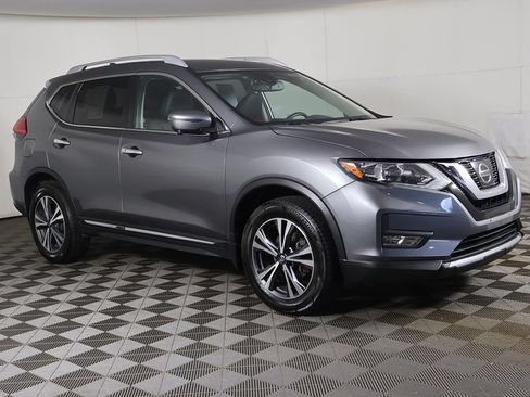 Used 2017 Nissan Rogue SL AWD/4WD image 2