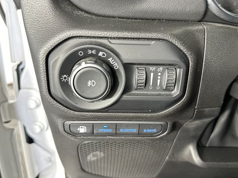 Used 2022 Jeep Wrangler Unlimited Sahara w/ Cold Weather Group image 30