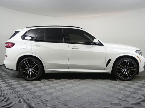 Certified 2022 BMW X5 sDrive40i w/ M Sport Package image 2