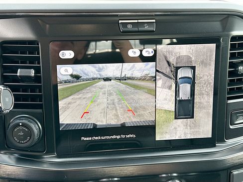 New 2026 Ford F250 Lariat w/ Black Appearance Package image 9