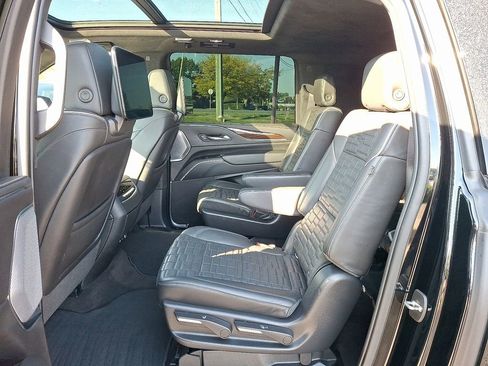 Used 2022 Cadillac Escalade ESV Sport Platinum image 10