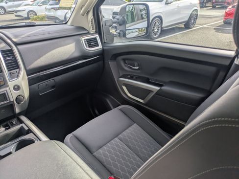 Used 2023 Nissan Titan SV w/ SV Convenience Package RWD image 16