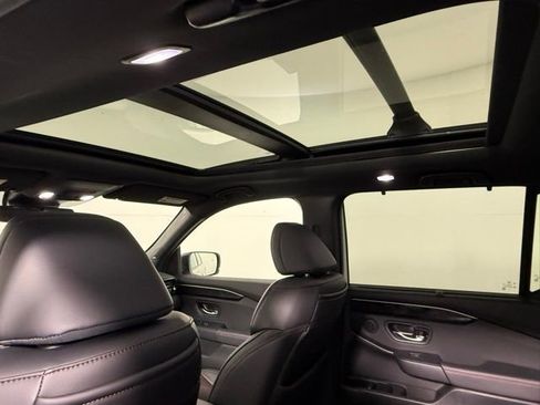 Used 2025 Honda Pilot Black Edition image 34