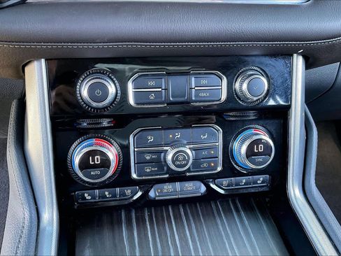 Used 2022 GMC Yukon XL Denali image 33