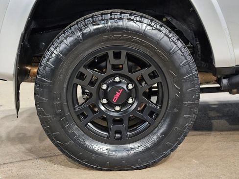Used 2022 Toyota 4Runner TRD Off-Road Premium AWD/4WD image 17