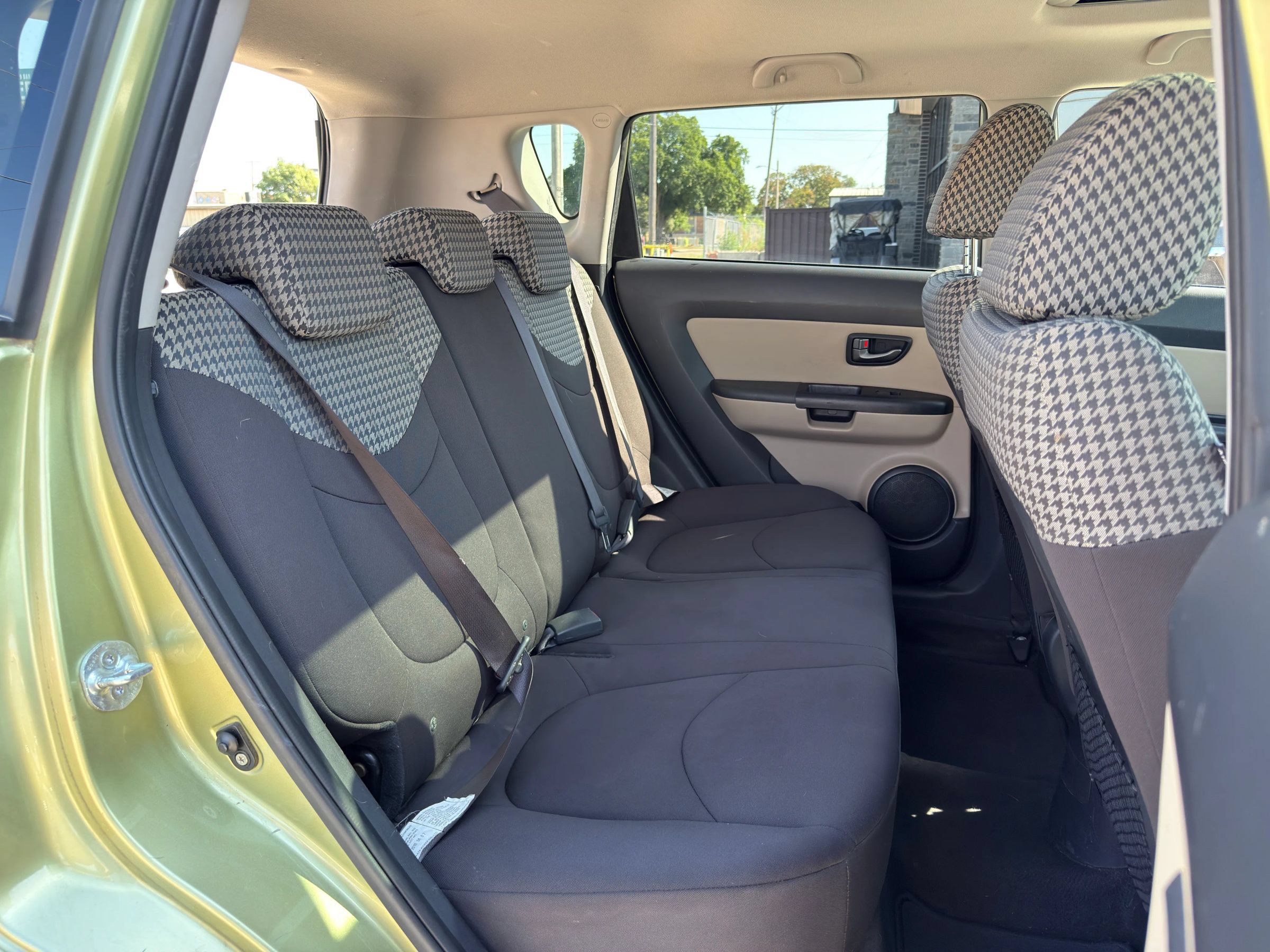 Used 2010 Kia Soul ! FWD image 20