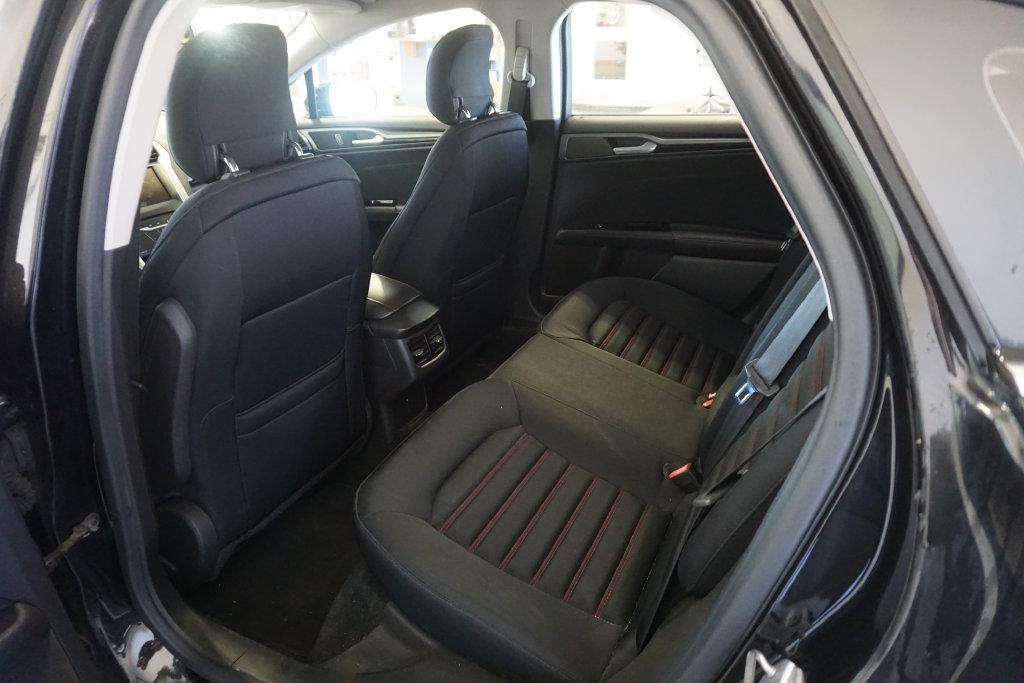 Used 2014 Ford Fusion SE FWD image 21