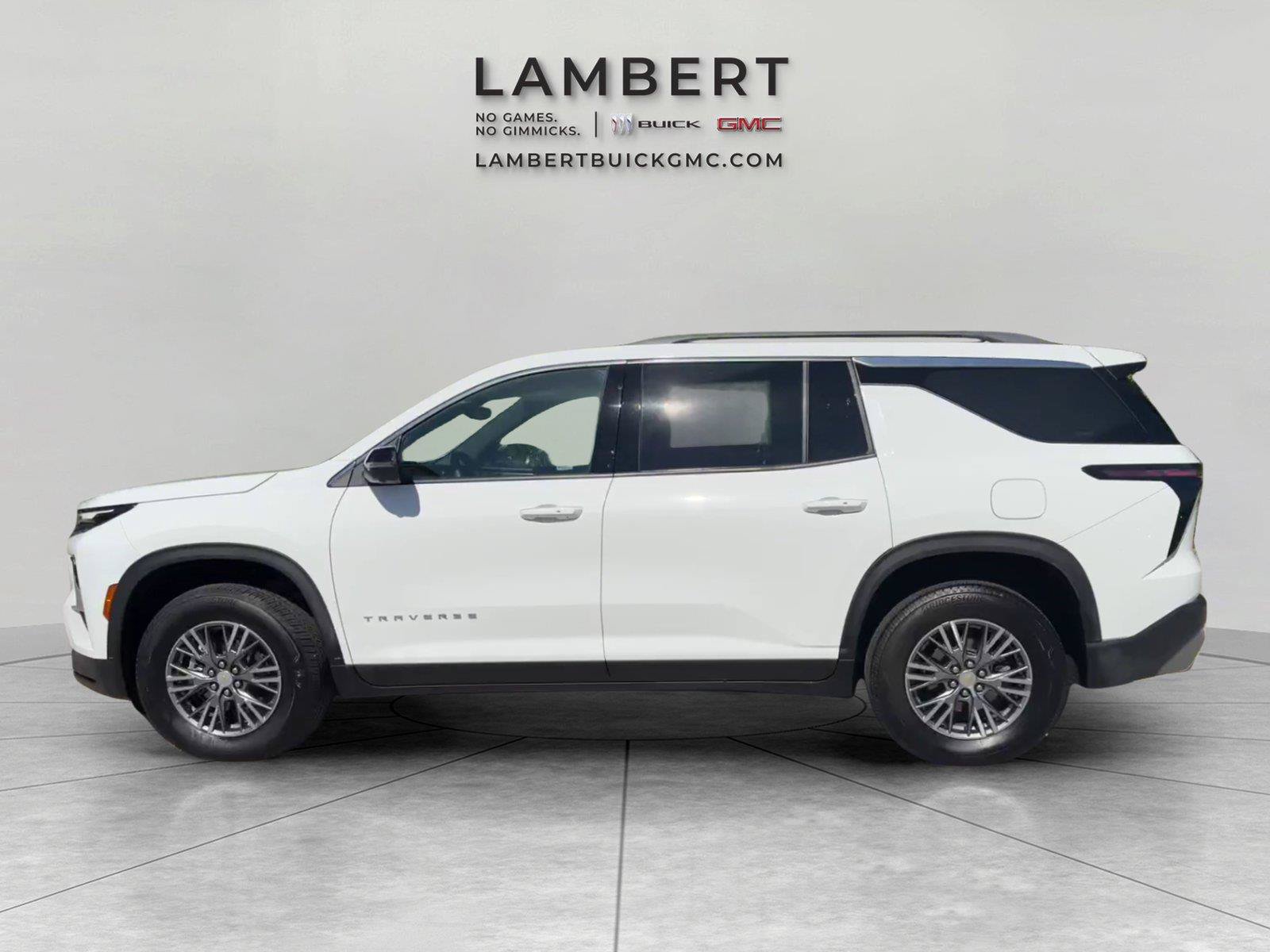 Used 2026 Chevrolet Traverse LT w/ Driver Confidence Package FWD image 2