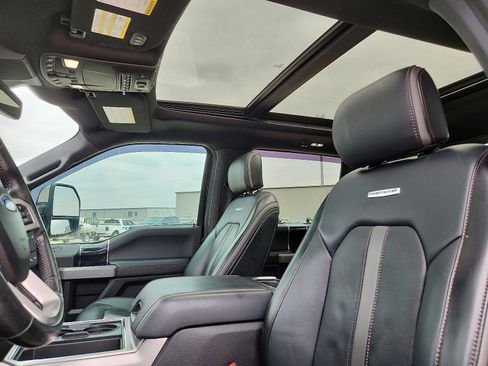 Used 2021 Ford F250 Platinum w/ FX4 Off-Road Package AWD/4WD image 13