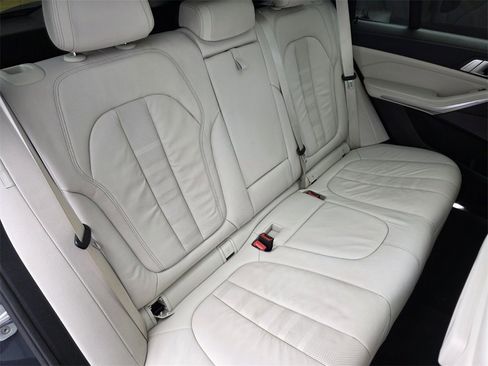 Used 2020 BMW X5 M50i w/ Premium Package image 23