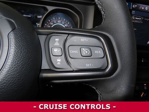 Used 2025 Jeep Gladiator Sport image 15