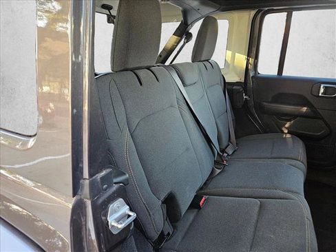 Used 2025 Jeep Wrangler Unlimited Sahara AWD/4WD image 17