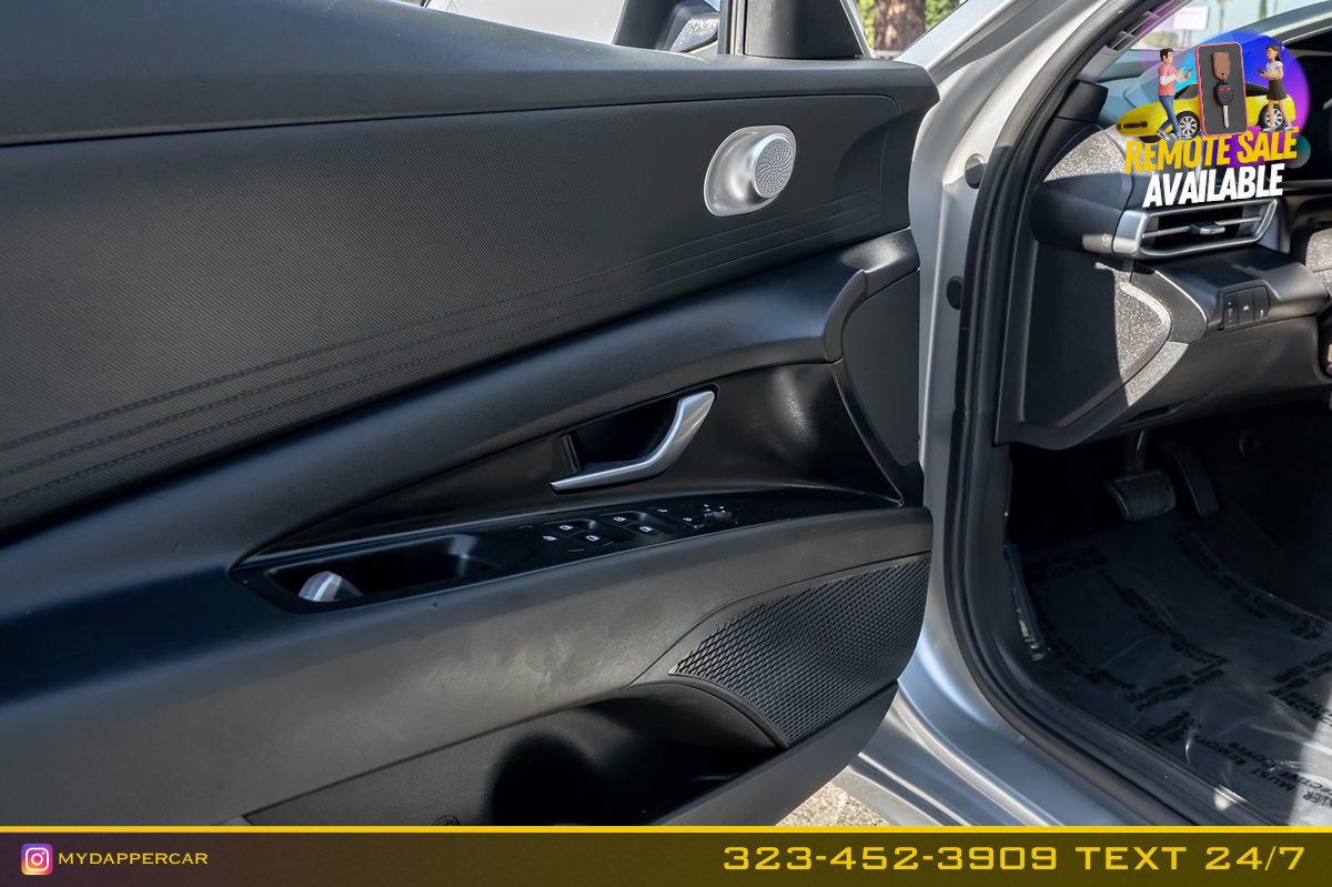 Used 2021 Hyundai Elantra SEL FWD image 11