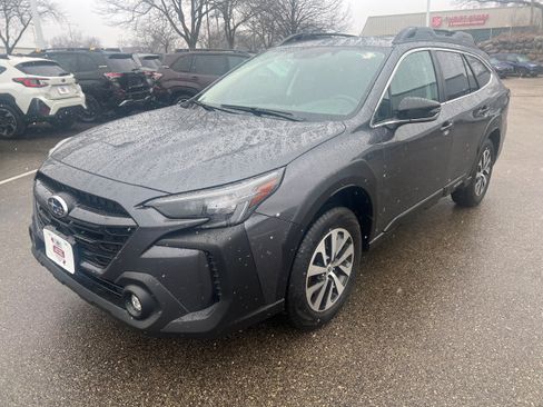 Certified 2025 Subaru Outback Premium image 3