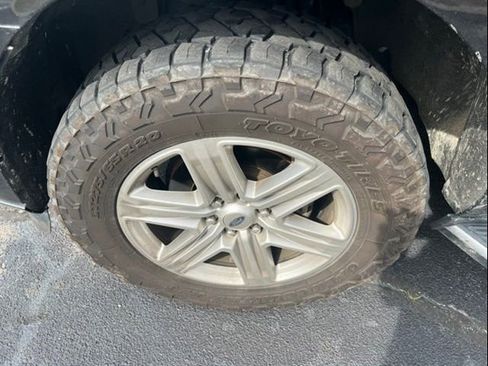 Used 2019 Ford Expedition XLT w/ Equipment Group 202A AWD/4WD image 14