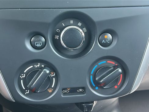 Used 2017 Nissan Versa SV FWD image 19