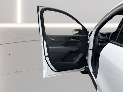 Used 2025 GMC Acadia AT4 image 18