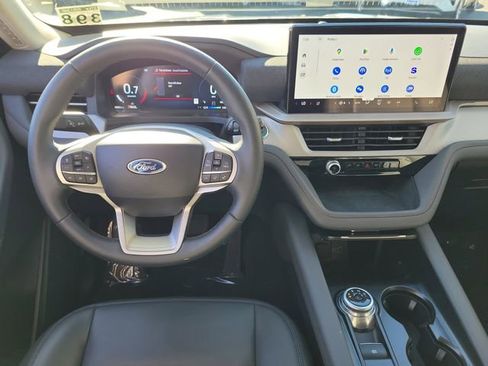 Used 2025 Ford Explorer Active w/ Active Comfort Package image 4
