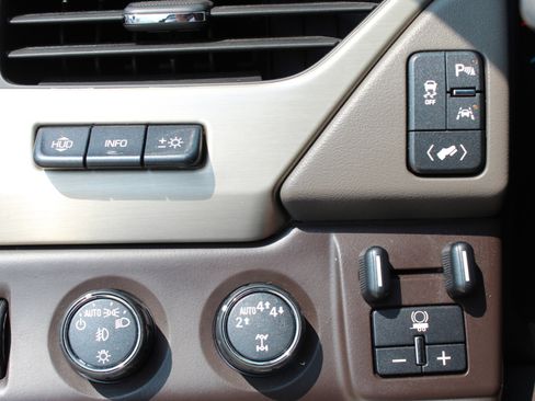 Used 2017 GMC Yukon XL Denali w/ Open Road Package image 33