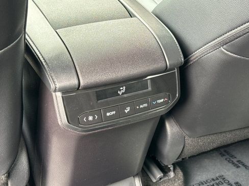 Used 2026 Toyota Highlander XSE AWD/4WD image 16