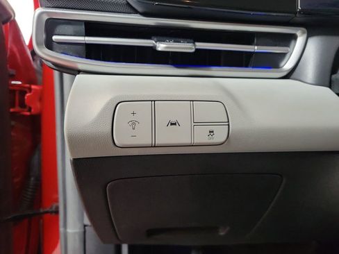 Used 2023 Hyundai Elantra Limited w/ Preferred Accessory Package FWD image 13