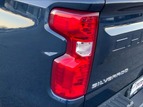 Used 2022 Chevrolet Silverado 1500 Custom image 25