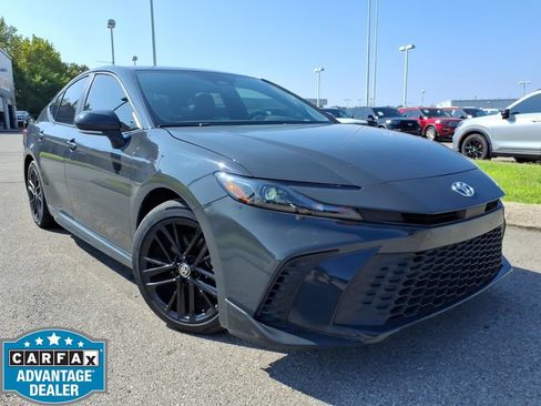 Used 2025 Toyota Camry SE w/ Convenience Package FWD image 1