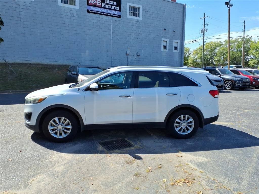 Used 2017 Kia Sorento FWD w/ LX Convenience Package image 8