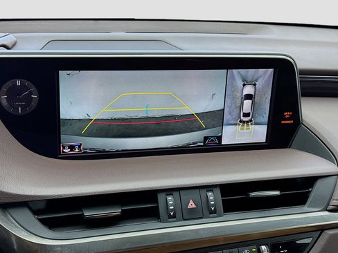 Used 2021 Lexus ES 300h w/ Accessory Package FWD image 10