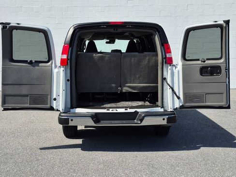 Used 2025 Chevrolet Express 3500 LT w/ LT Preferred Equipment Group RWD image 14